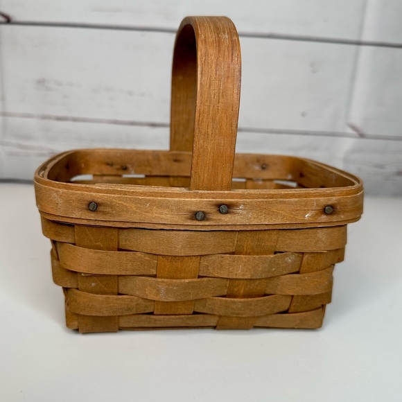 Longaberger | Small Handwoven Basket with Handle - Picture 3 of 7